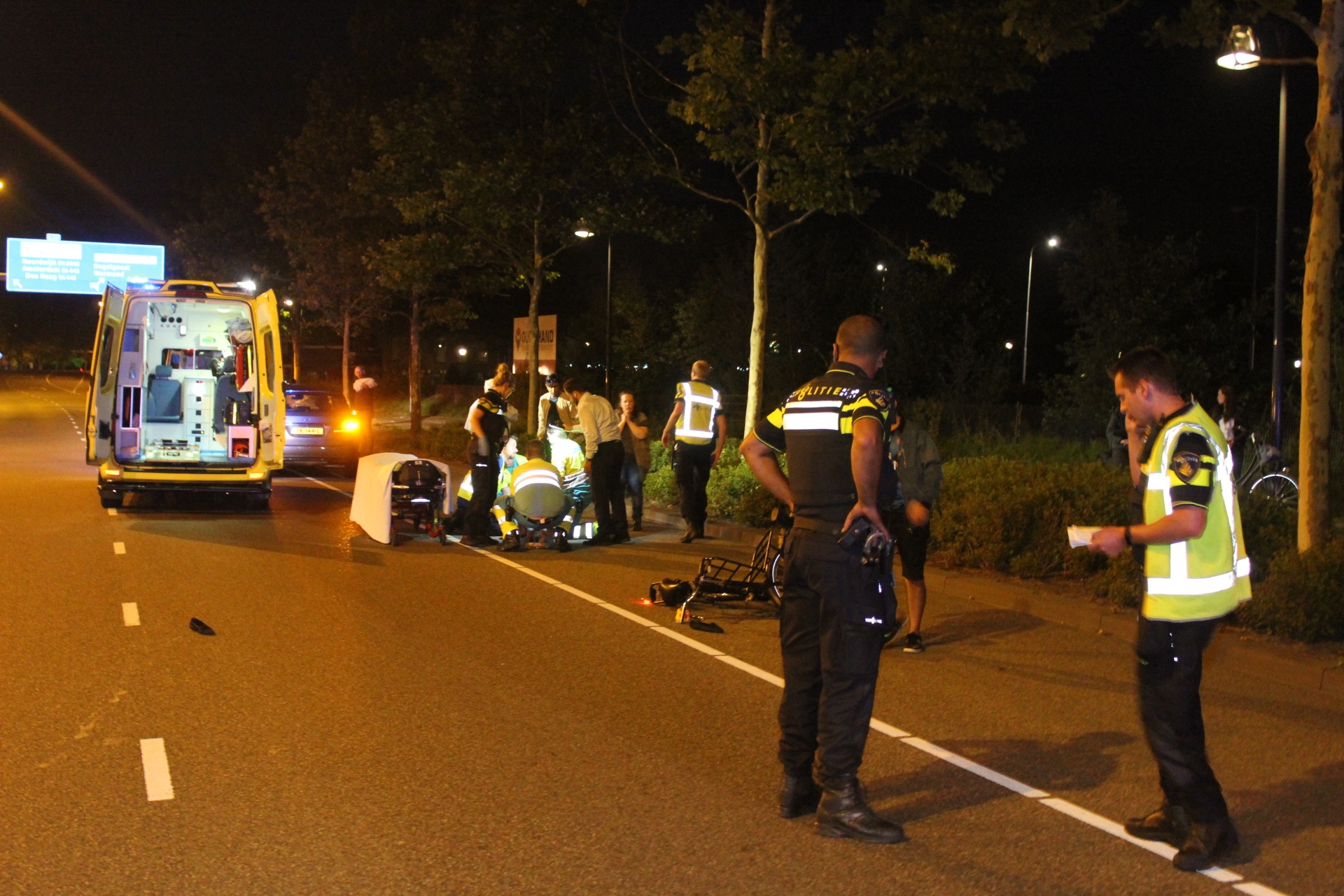 Twee gewonden bij flinke aanrijding, Willem de Zwijgerlaan in Leiden