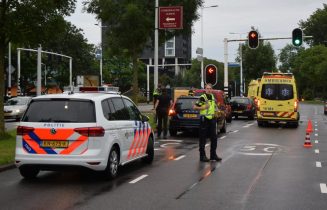 Kop-staartaanrijding zorgt voor verkeershinder, Churchilllaan in Leiden