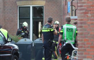 Brand in woning is vermoedelijk ontstaan door een gasexplosie, Ververstraat in Leiden