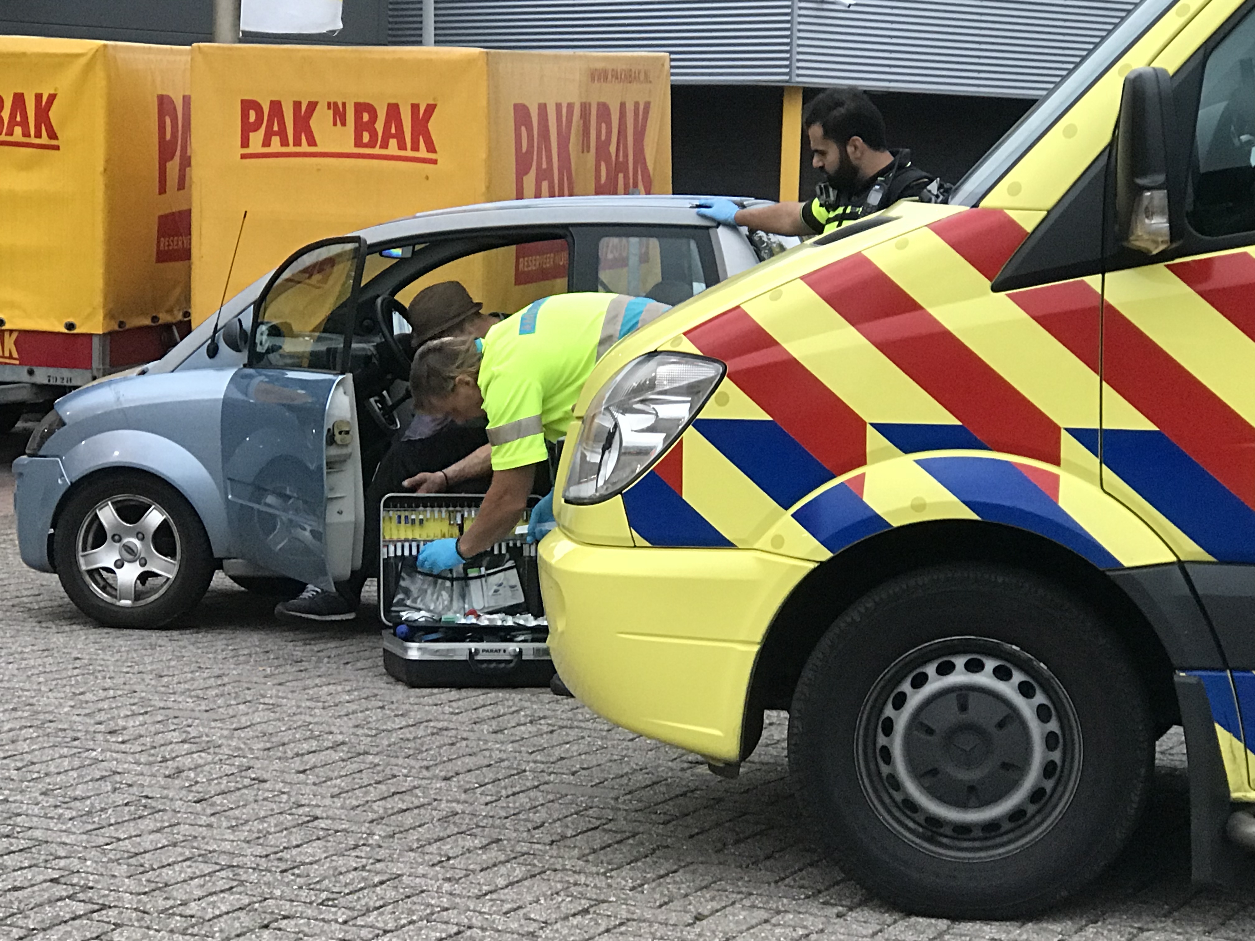 Persoon breekt scheenbeen, Gooimeerlaan in Leiden