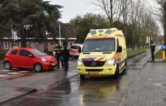 Fietser gewond na aanrijding met auto, Kooilaan in Leiden