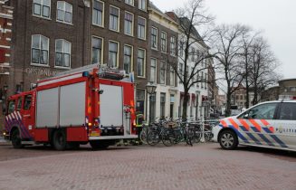 Brandweer rukt met spoed uit voor wateroverlast, Steenschuur in Leiden