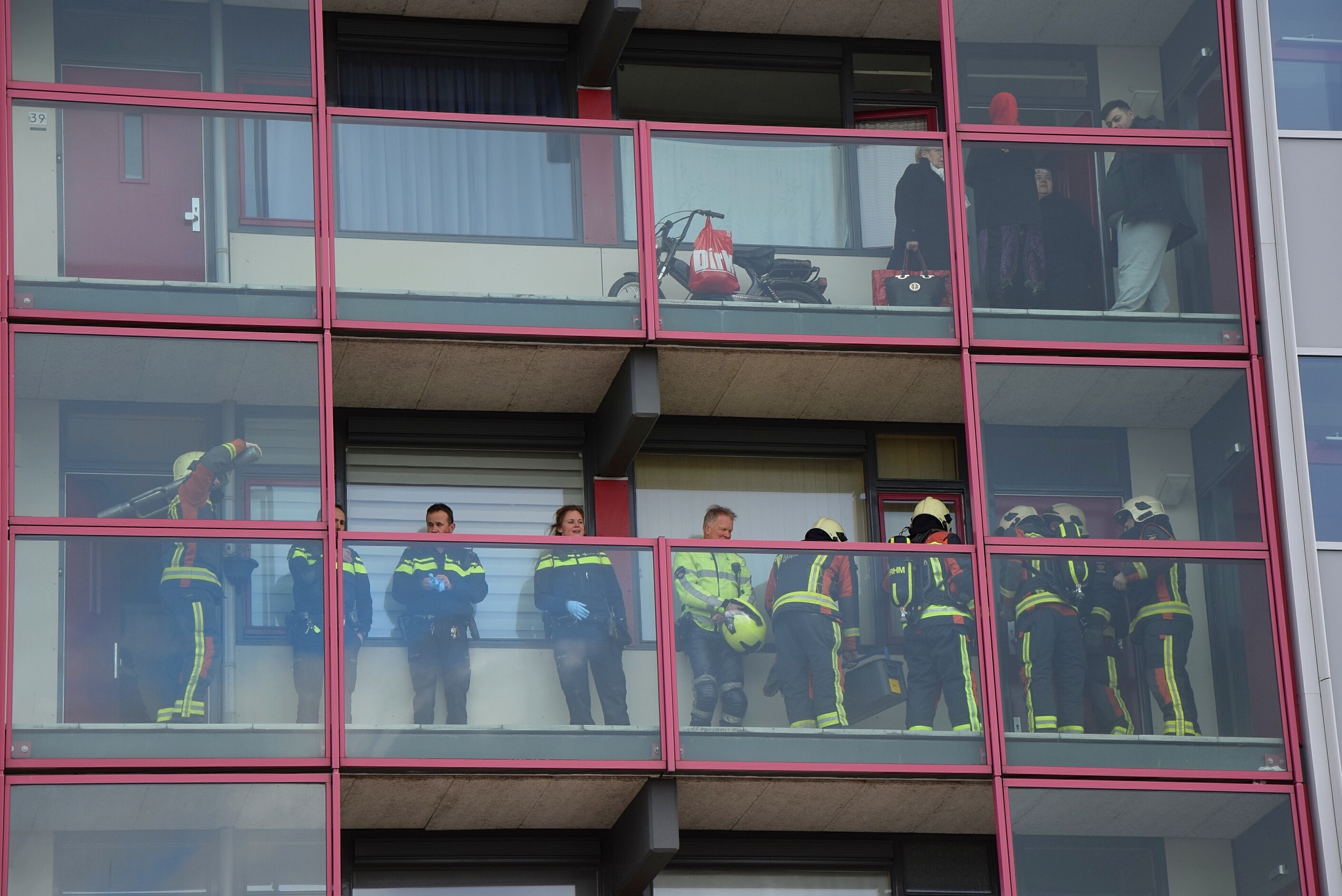 Onderzoek na vreemde lucht/stof in flatwoning, Rietschans in Leiderdorp