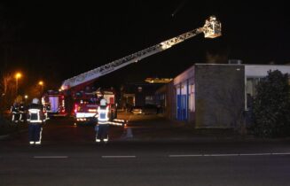 Brandweer gebeld voor rokende cv ketel op dak van pand, Simon Smitweg in Leiderdorp