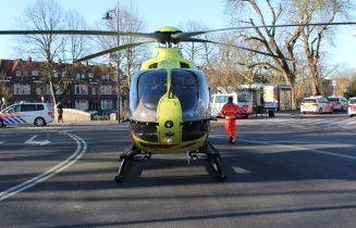 Traumahelikopter landt op kruispunt voor incident in woning, Jan van houtkade in Leiden