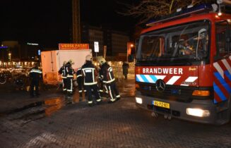 Slordigheid zorgt voor brand in prullenbak, Stationsplein in Leiden