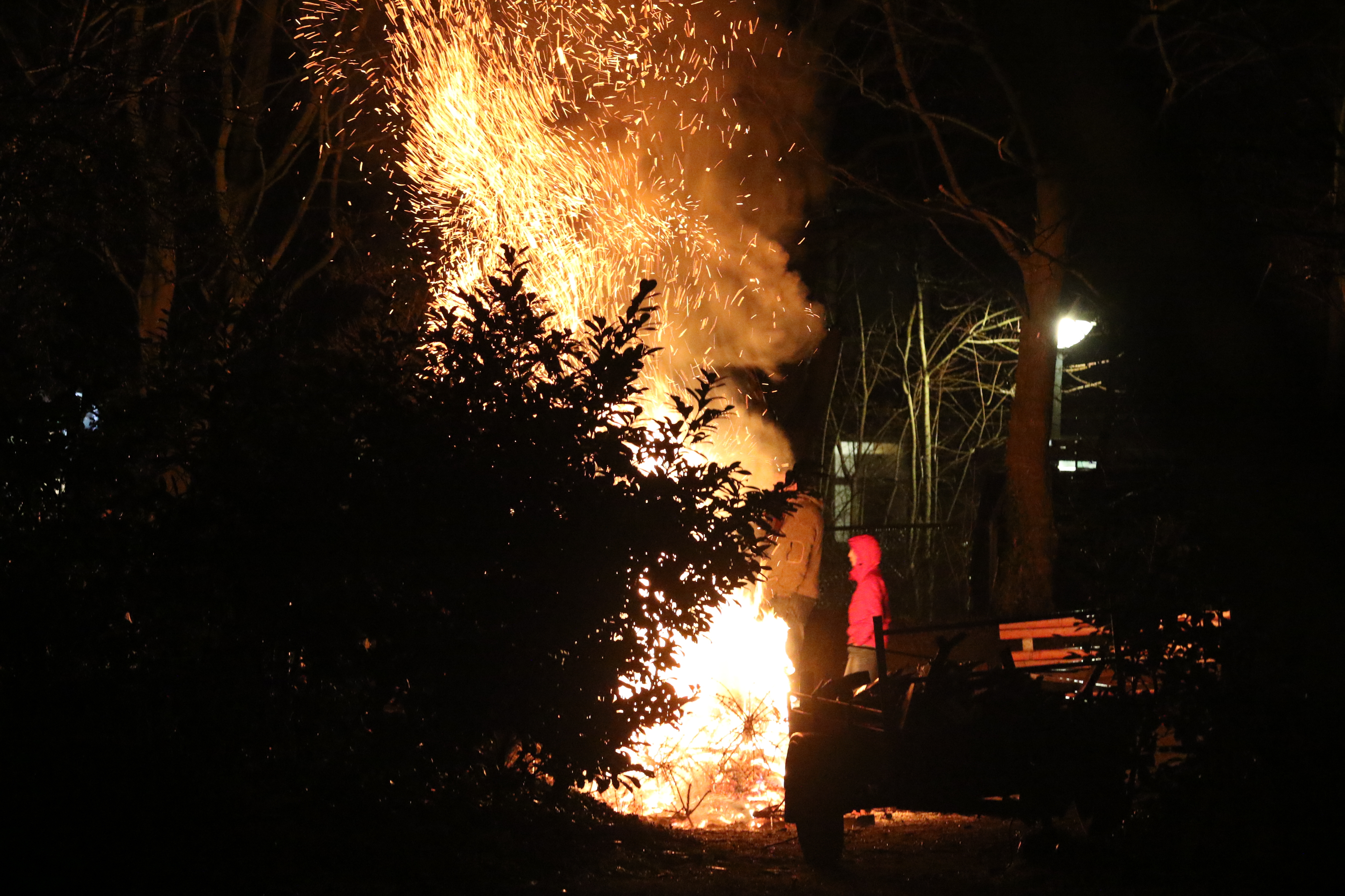 Kampvuur bij scoutingvereniging zorgt voor uitruk brandweer, President Kennedylaan in Oegstgeest