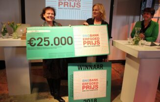 20180329 Ariela met cheque