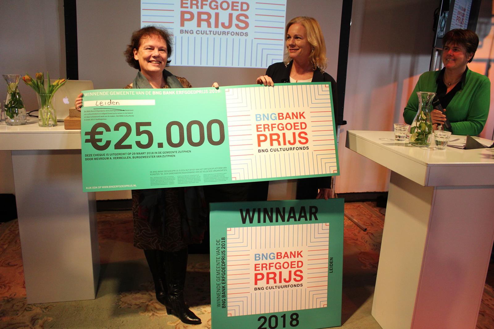 20180329 Ariela met cheque