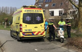 scooterrijdster gewond na botsing met fietser, Veerpolderpad in Leiden