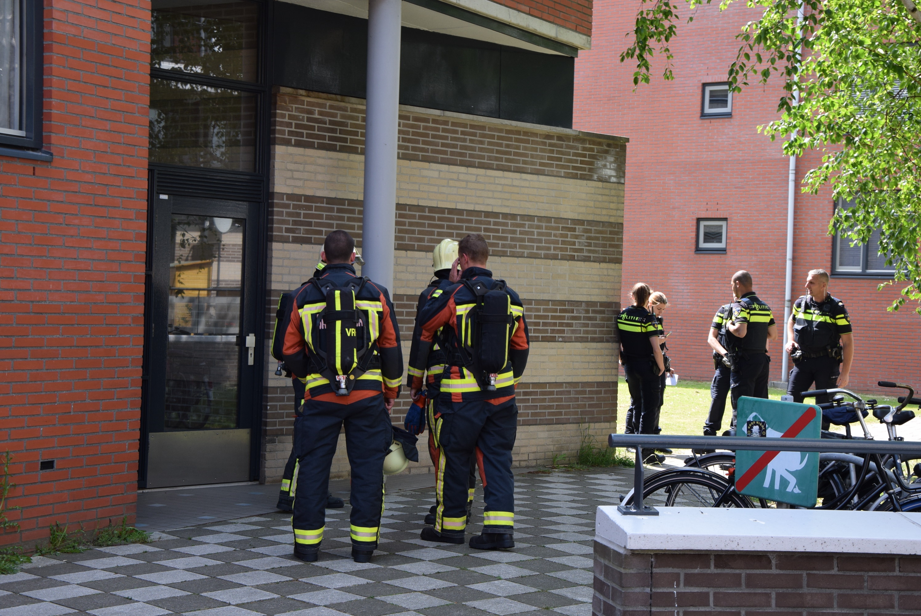 Meerdere mensen onwel na kleine brand in appartementencomplex, Virulypad in Leiden