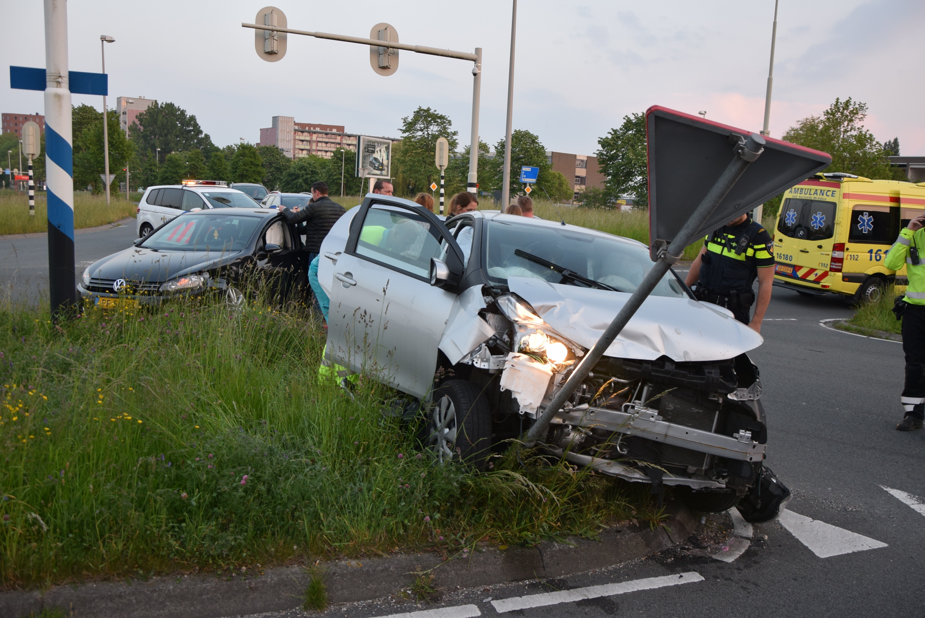 Gewonde bij tweede aanrijding vandaag op dezelfde kruising, Oude Spoorbaan in Leiderdorp