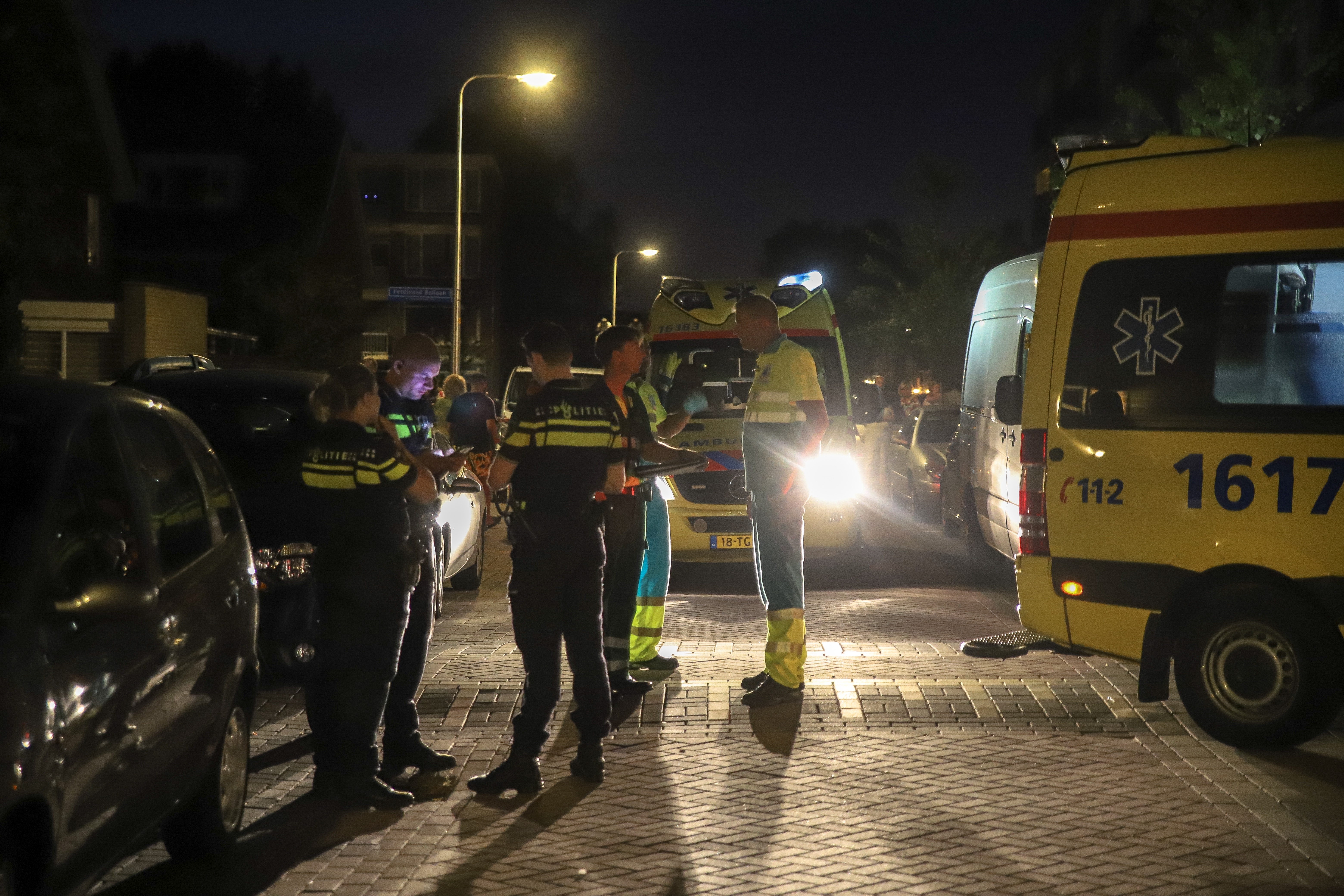 Meisje gewond na val van balkon, Rembrandtlaan in Voorschoten