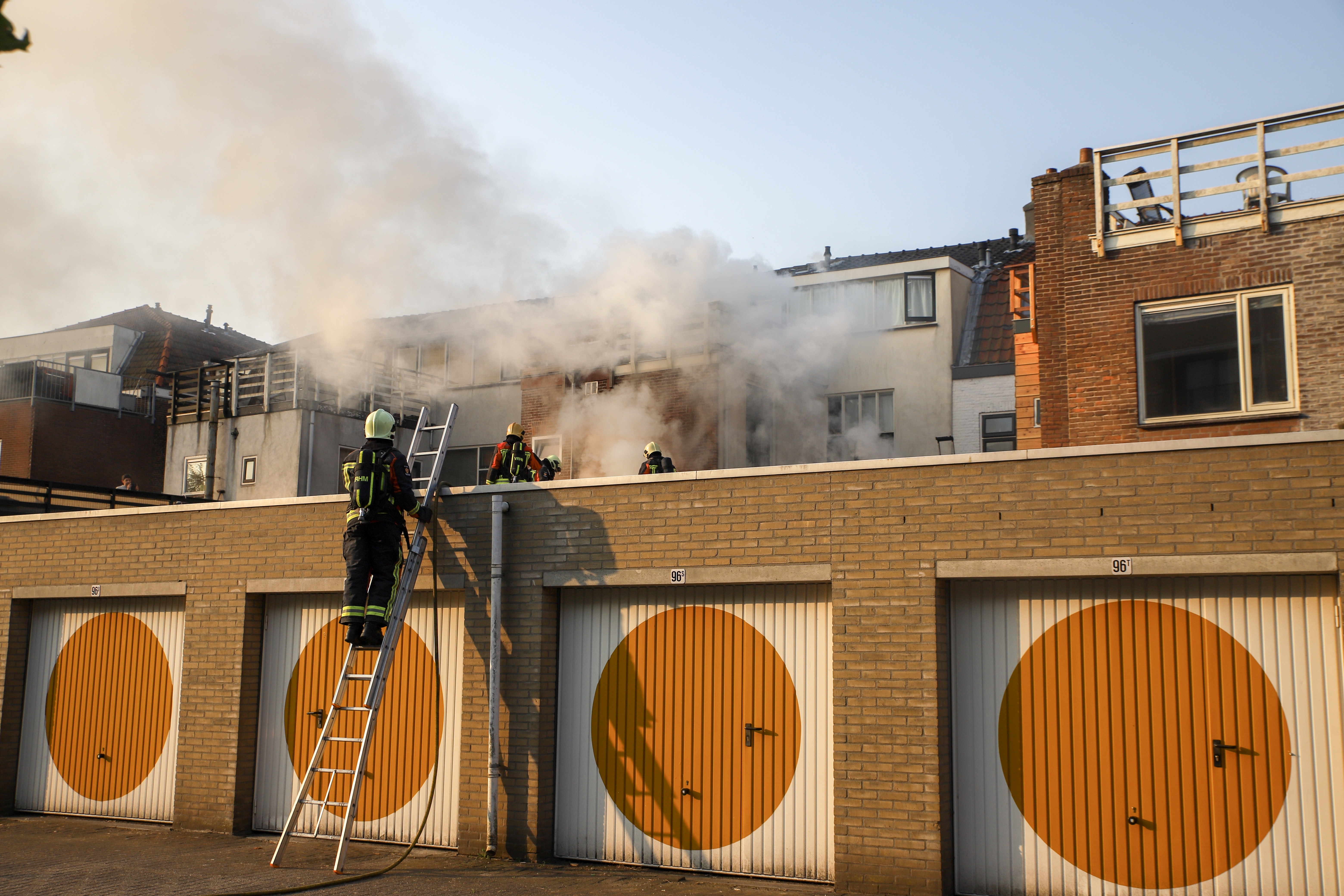 Korte uitslaande brand, Hoge Rijndijk in Leiden