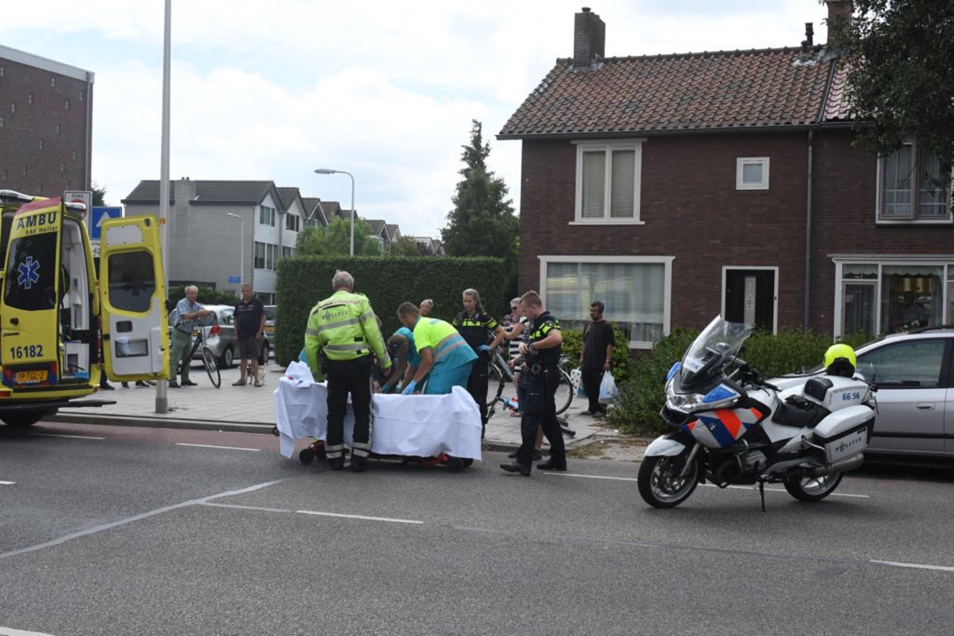 Fietser gewond na val, Raadhuislaan in Voorschoten