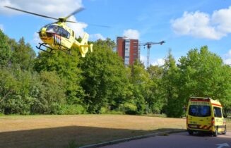Traumahelikopter geland bij GGZ instelling voor medische noodsituatie, Sandifortdreef in Leiden