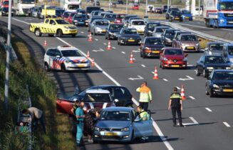Twee aanrijdingen na eerdere aanrijding met gewonde op parallelbaan, Rijksweg A4 in Leiden