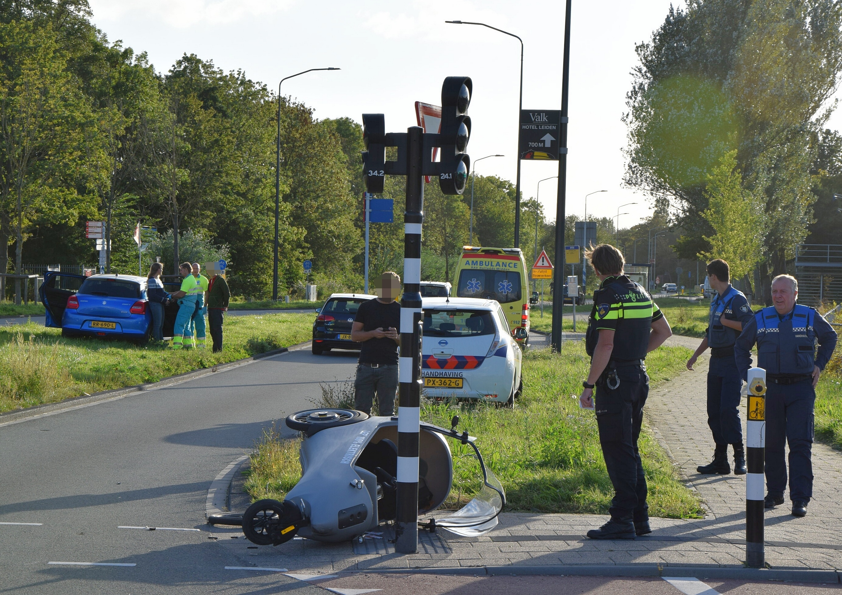 Passagier auto gewond bij aanrijding met LEF fiets, Haagse Schouwweg in Leiden
