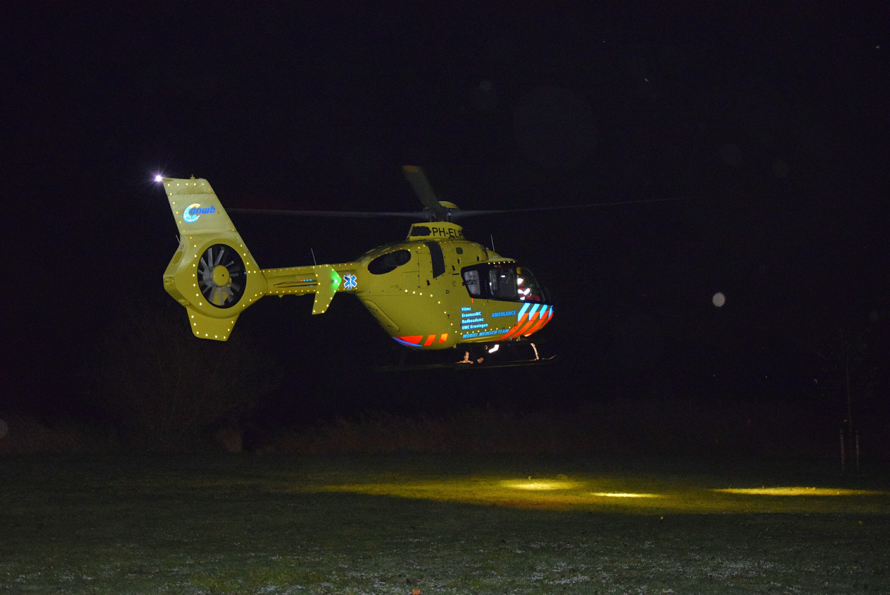 Traumahelikopter landt voor medische noodsituatie in woning, Aldo van Eycklaan in Oegstgeest