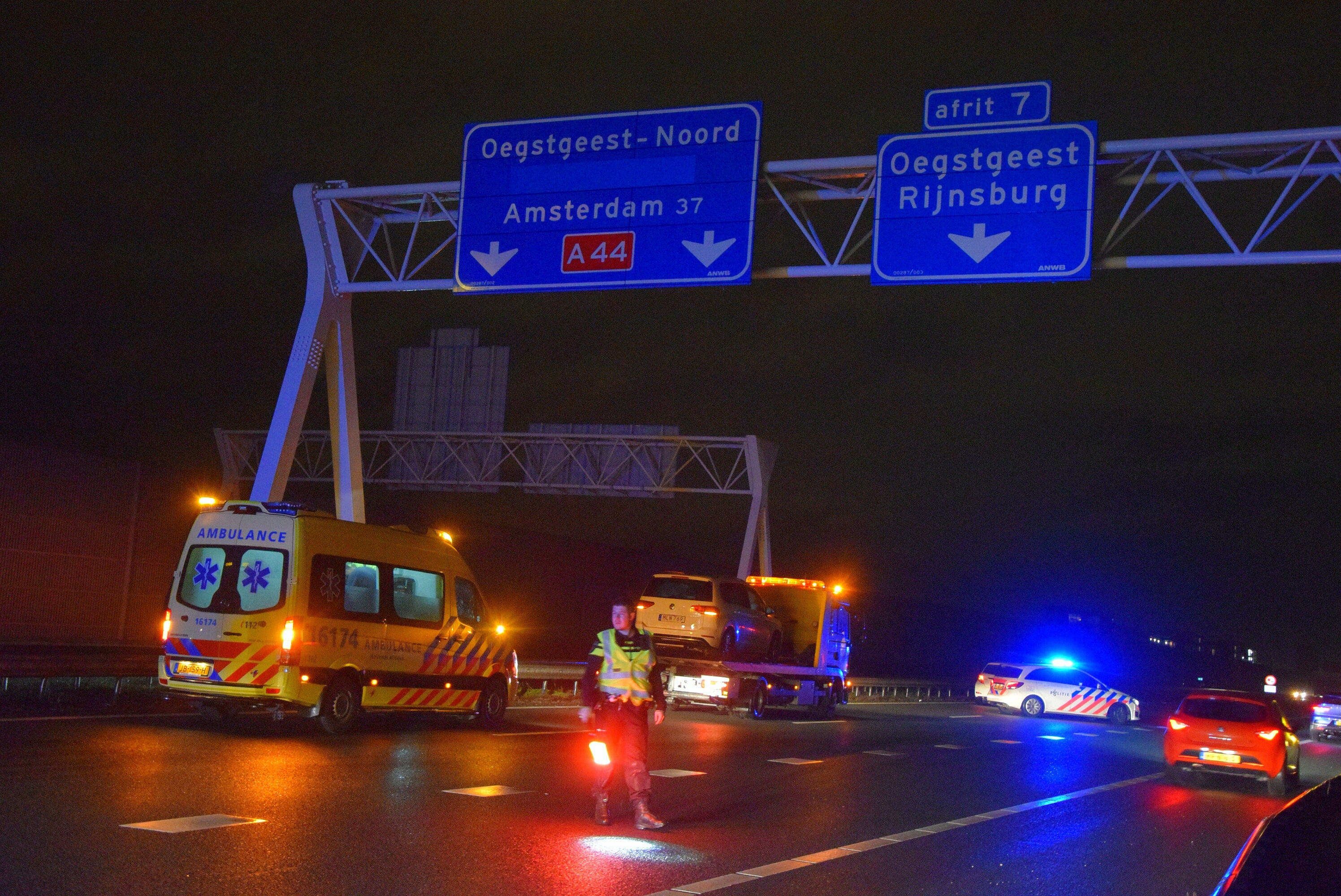 kop-staartaanrijding met gewonde, Rijksweg A44 in Leiden