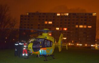 Nachtelijke landing traumaheli voor medische noodsituatie, Agrippinastraat in Leiden