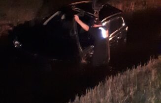 Auto in de sloot jo
