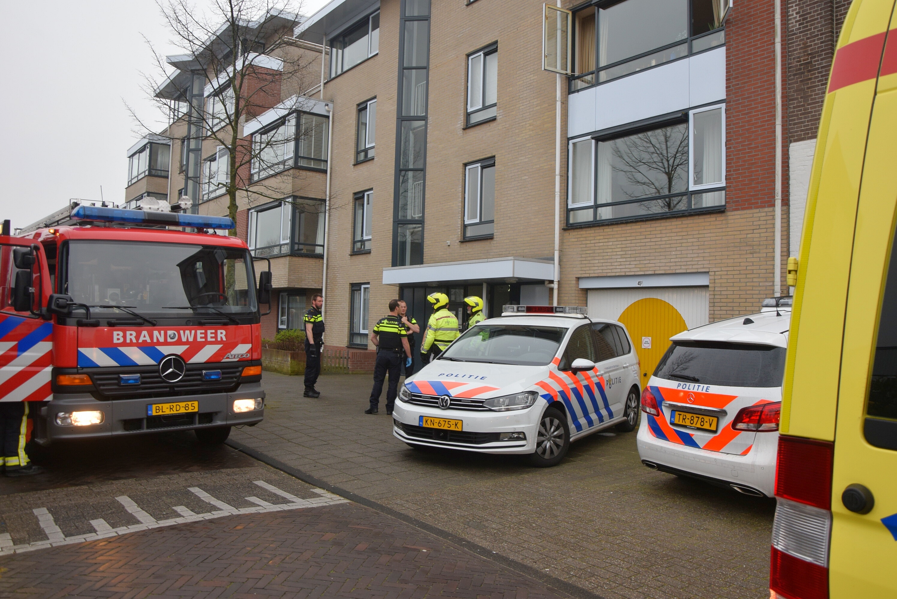 Ontruiming en aanhouding bij woningbrand, Utrechtse Jaagpad in Leiden