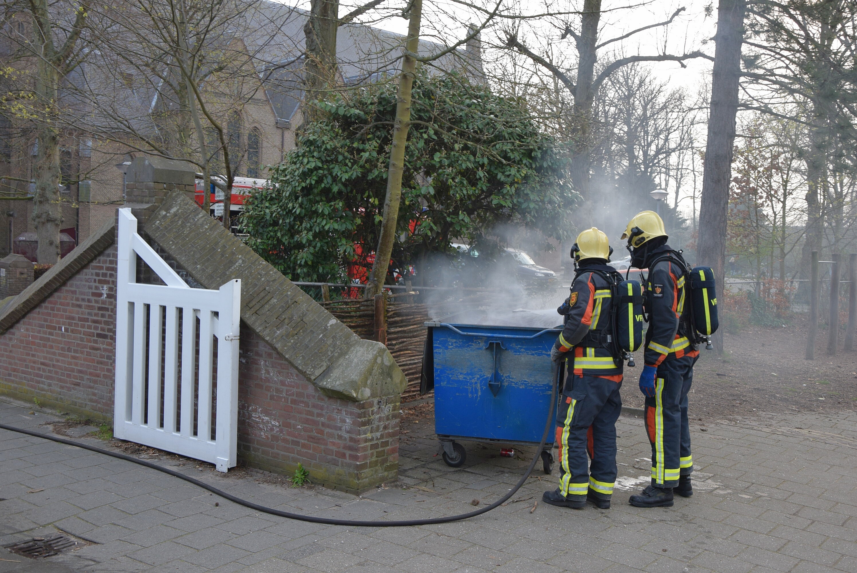 Container in brand gestoken, Rhijngeesterstraatweg in Oegstgeest