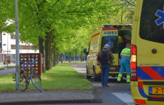 Fietser gewond na aanrijding met personenauto, Sandifortdreef in Leiden