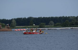 Grote zoekactie op Valkenburgse meer, J. Pellenbargweg in Leiden
