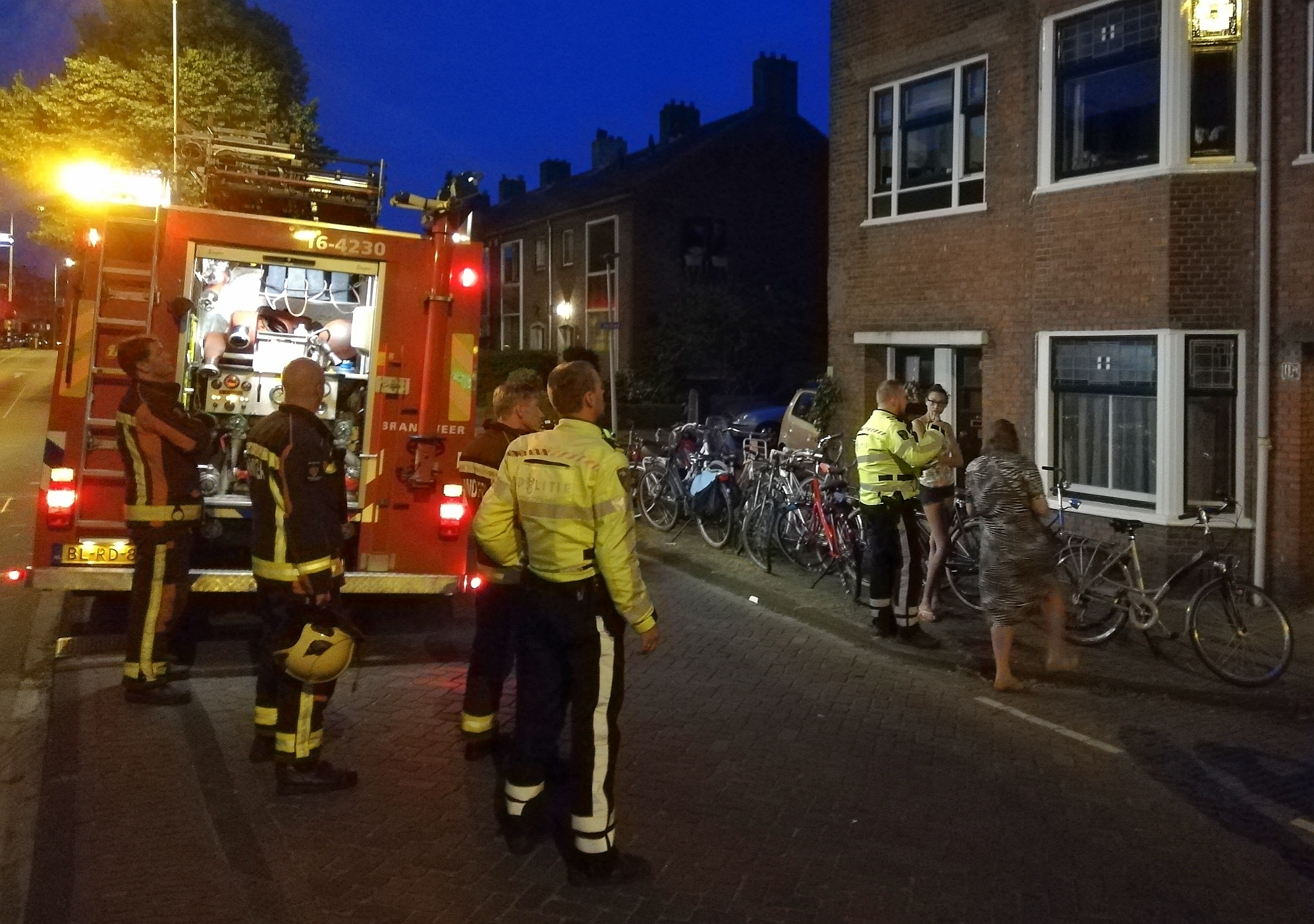 Rookmelder en brandlucht zorgt voor brandweerinzet, Hoge Rijndijk in Leiden