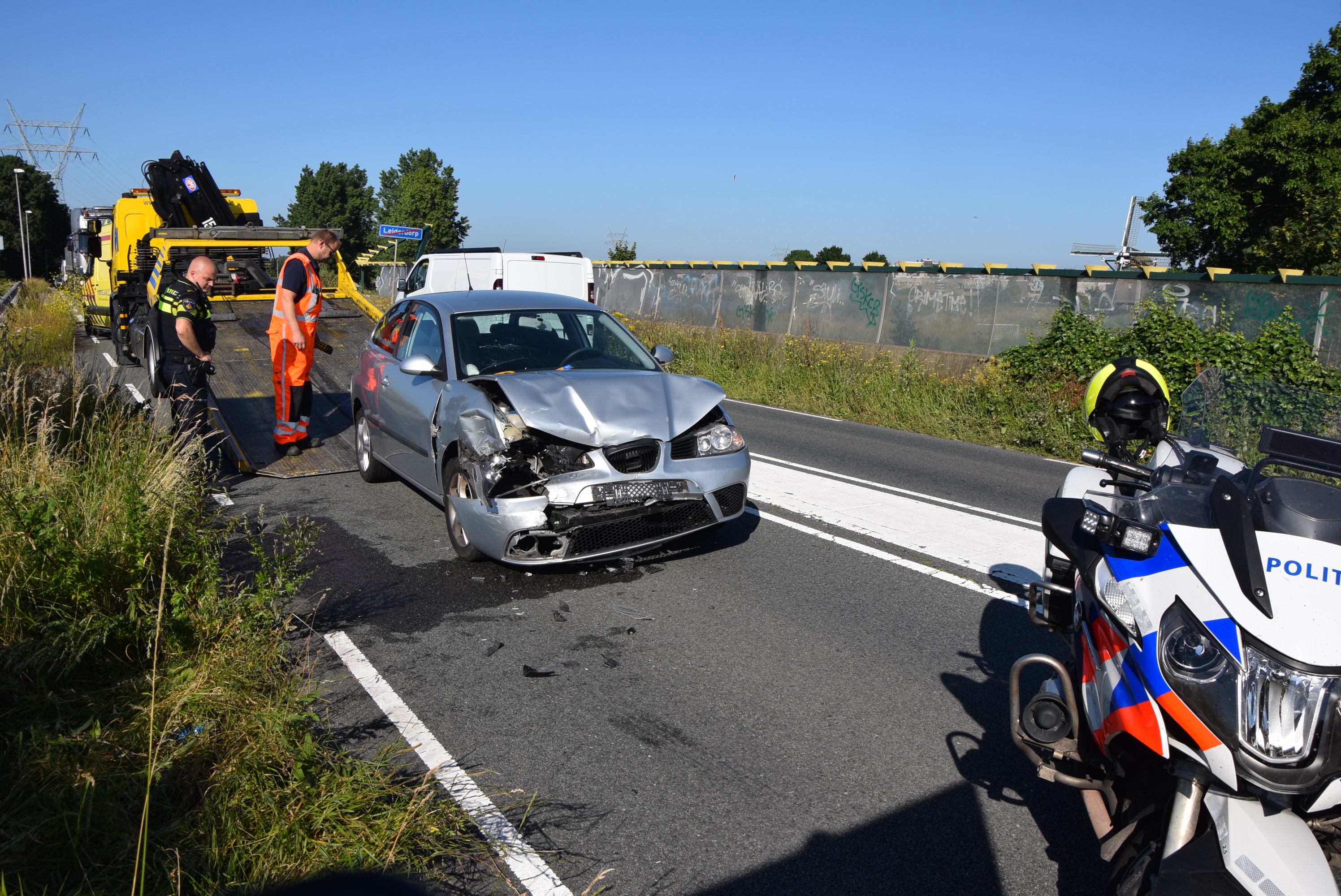 Flinke file na kop-staart aanrijding, Oude Spoorbaan in Leiderdorp