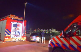 Grote zoekactie naar persoon te water, Boomgaardlaan in Leiderdorp