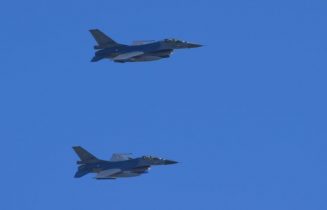 Spectakel In de lucht tijdens veteranendag, Hoefsmid in Leiderdorp