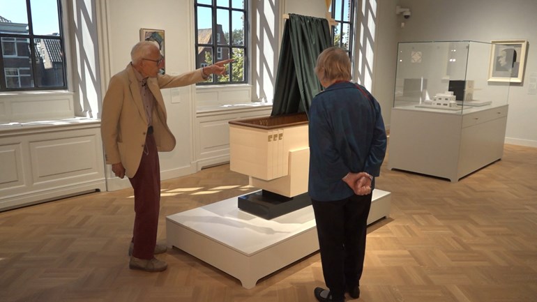 Bob-en-Joke-mogen-alvast-een-kijkje-nemen-in-het-vernieuwde-museum-Foto-Omroep-West