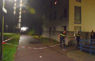 Persoon valt uit raam en raakt gewond, Maartje Offerspad in Leiden
