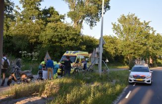 Scooterrijder aangehouden na aanrijding, Ommedijkseweg in Leiden