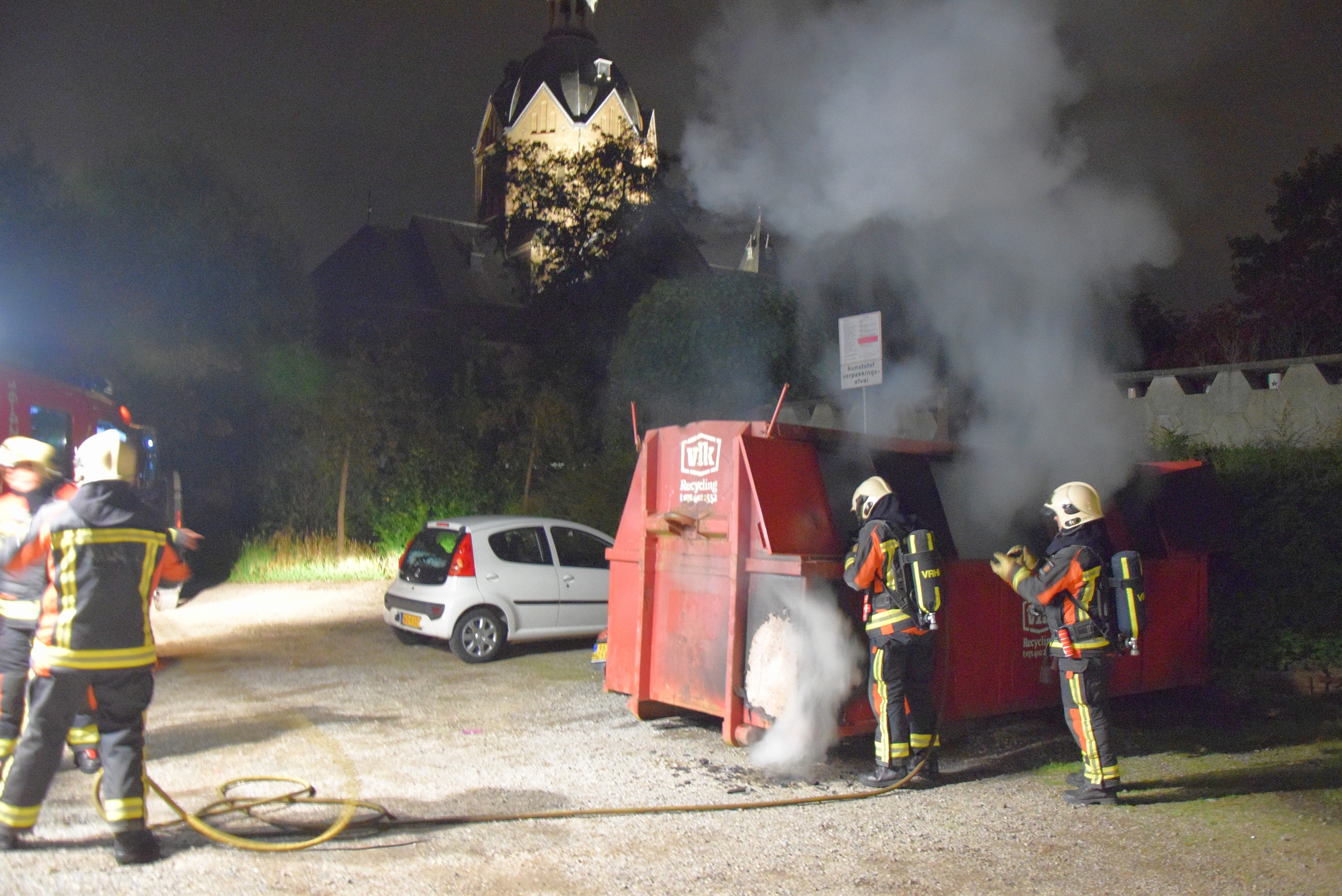 Motor gered bij containerbrand, Laan de Goede Herder in Zoeterwoude