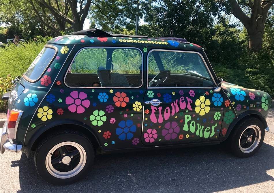 Bewoners Swetterhage met 150 mini's door het Groene Hart