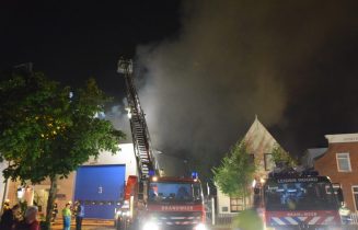 Zeer grote brand in bedrijfspand, Hoge Morsweg in Leiden