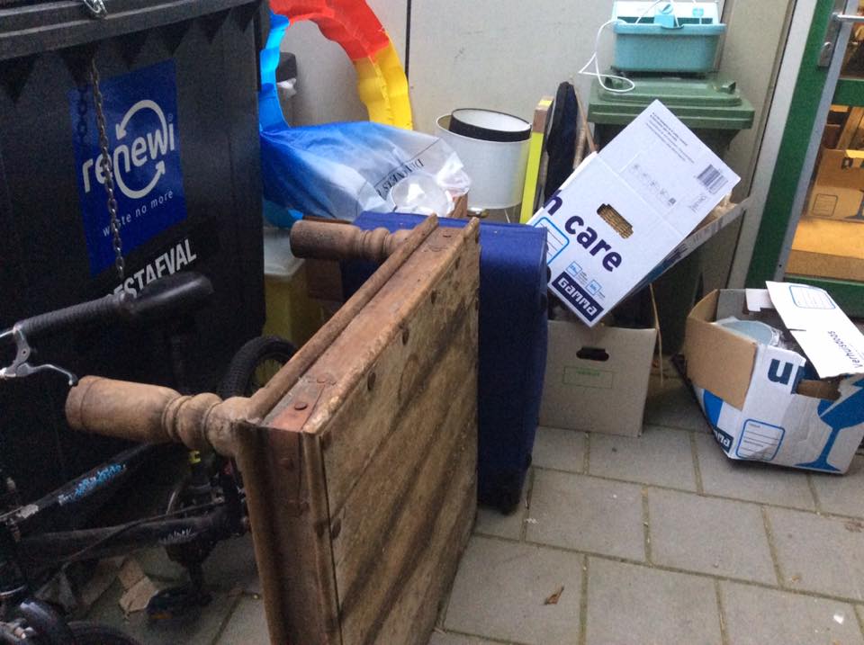 Oproep van SOEK 'Zet geen spullen voor de deur'