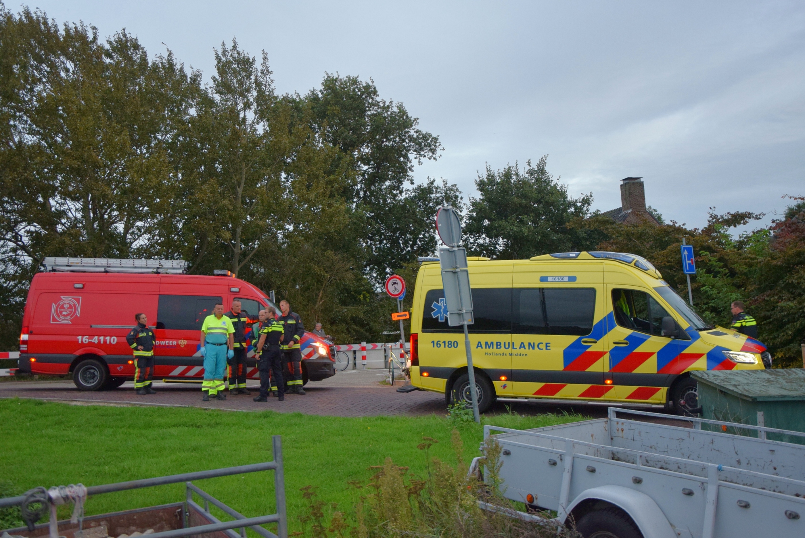 Jongen onderkoeld na te water raken, Almondeweg in Oegstgeest