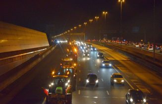 Eerste boeren over rijksweg A4 naar Den Haag, Rijksweg A4 in Leiderdorp