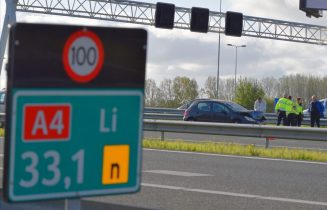 Flinke file na kop staart aanrijding, Rijksweg A4 in Leiden
