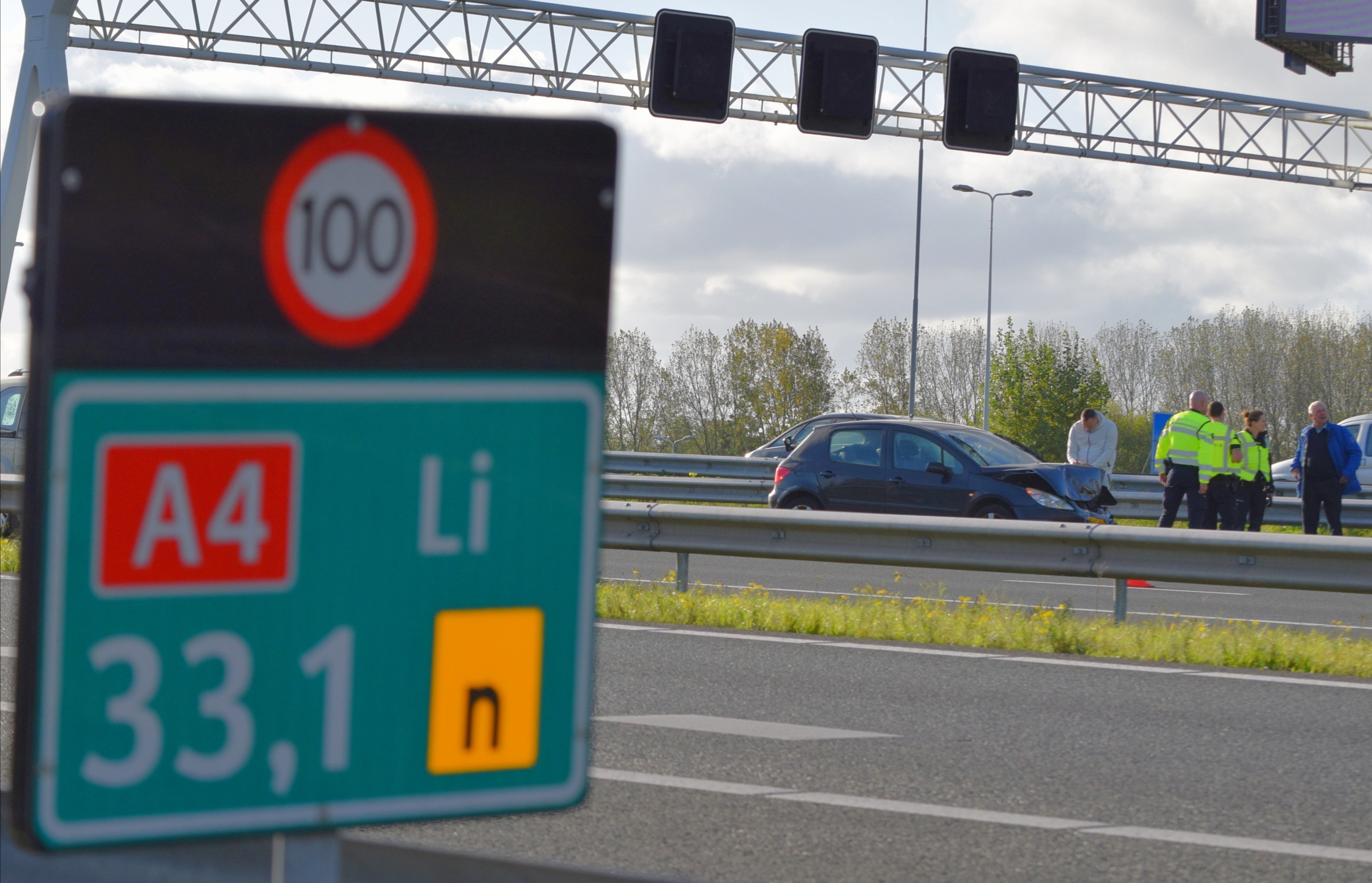 Flinke file na kop staart aanrijding, Rijksweg A4 in Leiden