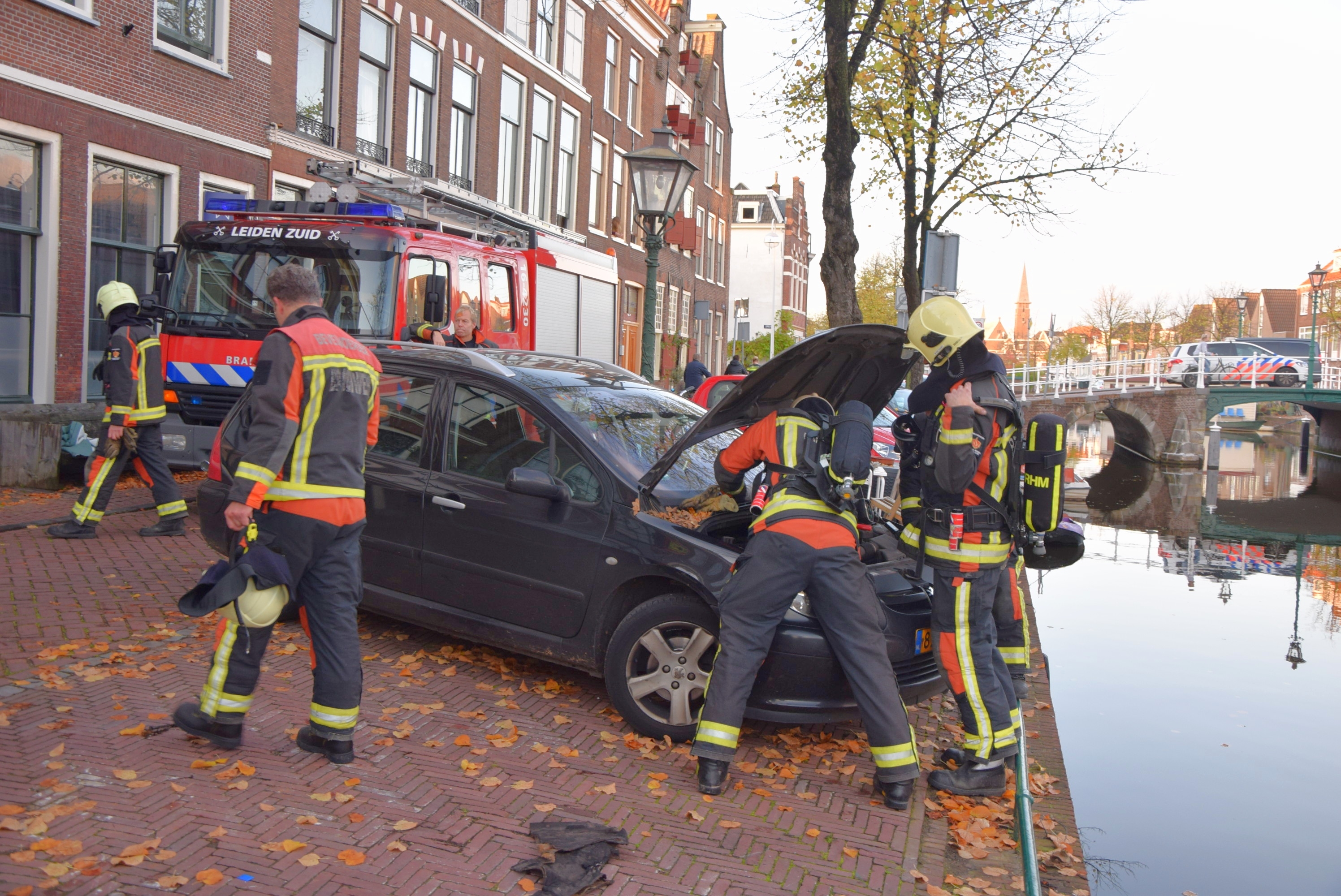 Klein brandje in motorruimte snel geblust, Herengracht in Leiden