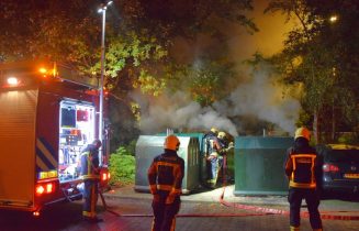 Flinke rookontwikkeling bij brand in papiercontainer, Berkenkade in Leiderdorp