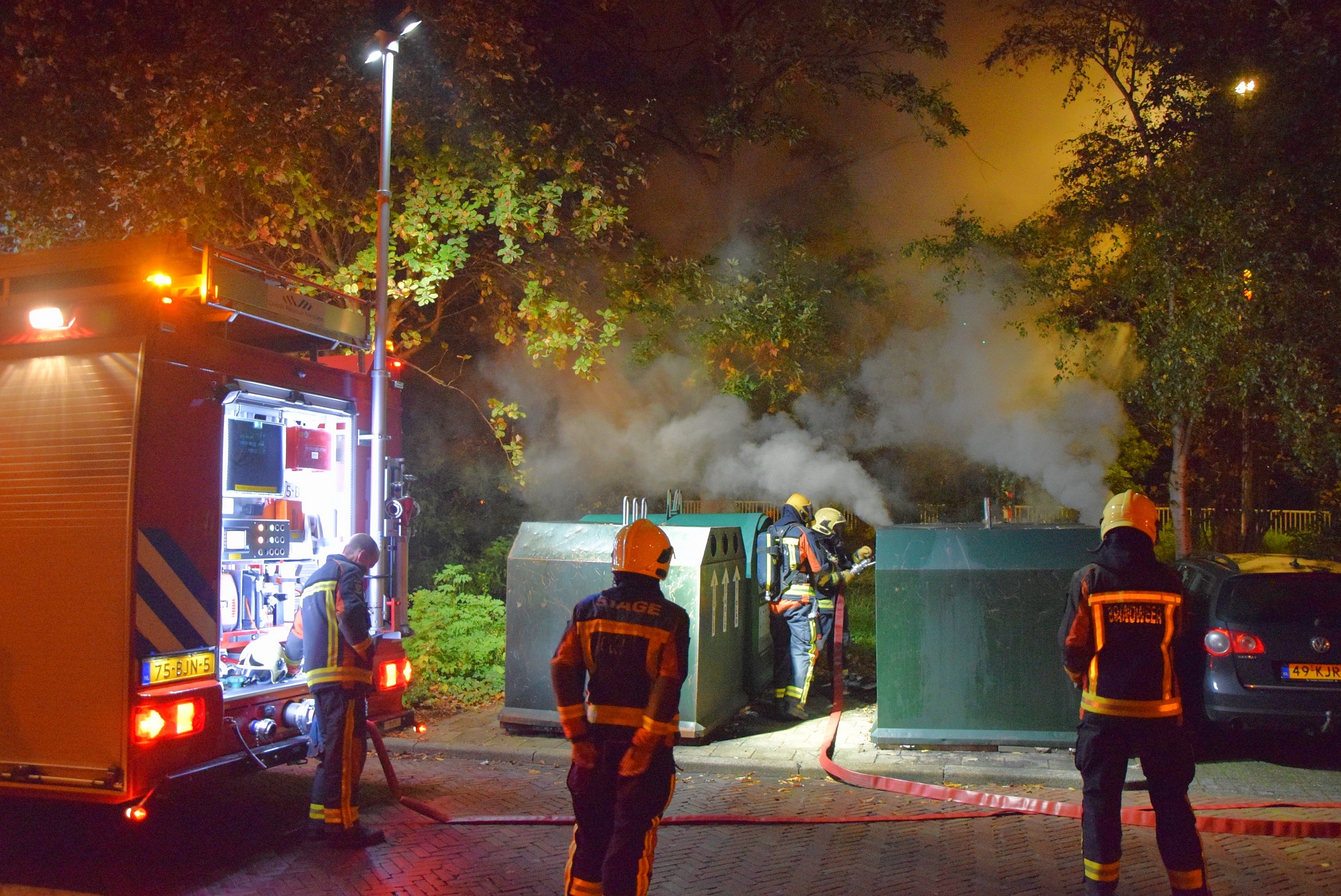 Flinke rookontwikkeling bij brand in papiercontainer, Berkenkade in Leiderdorp