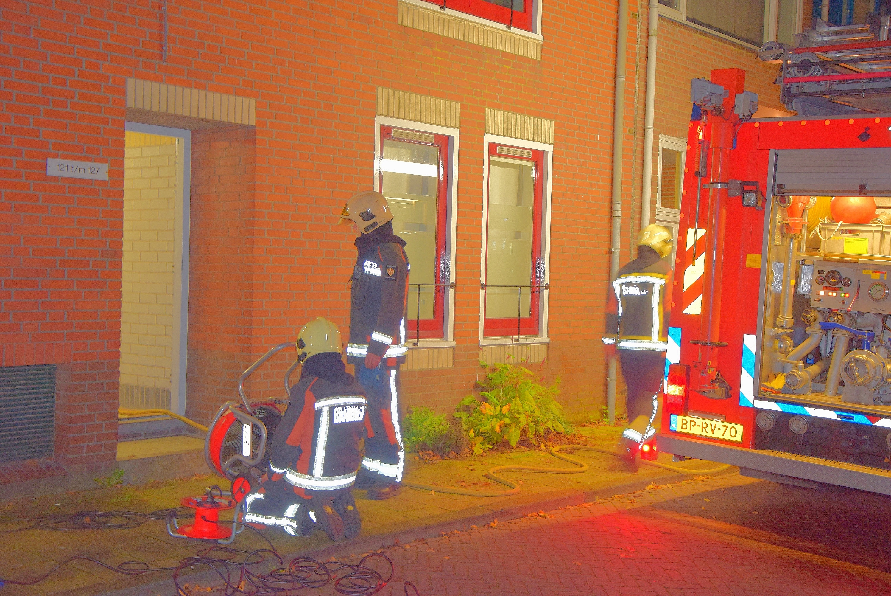 Huis onbewoonbaar na keukenbrand, Maredijk in Leiden