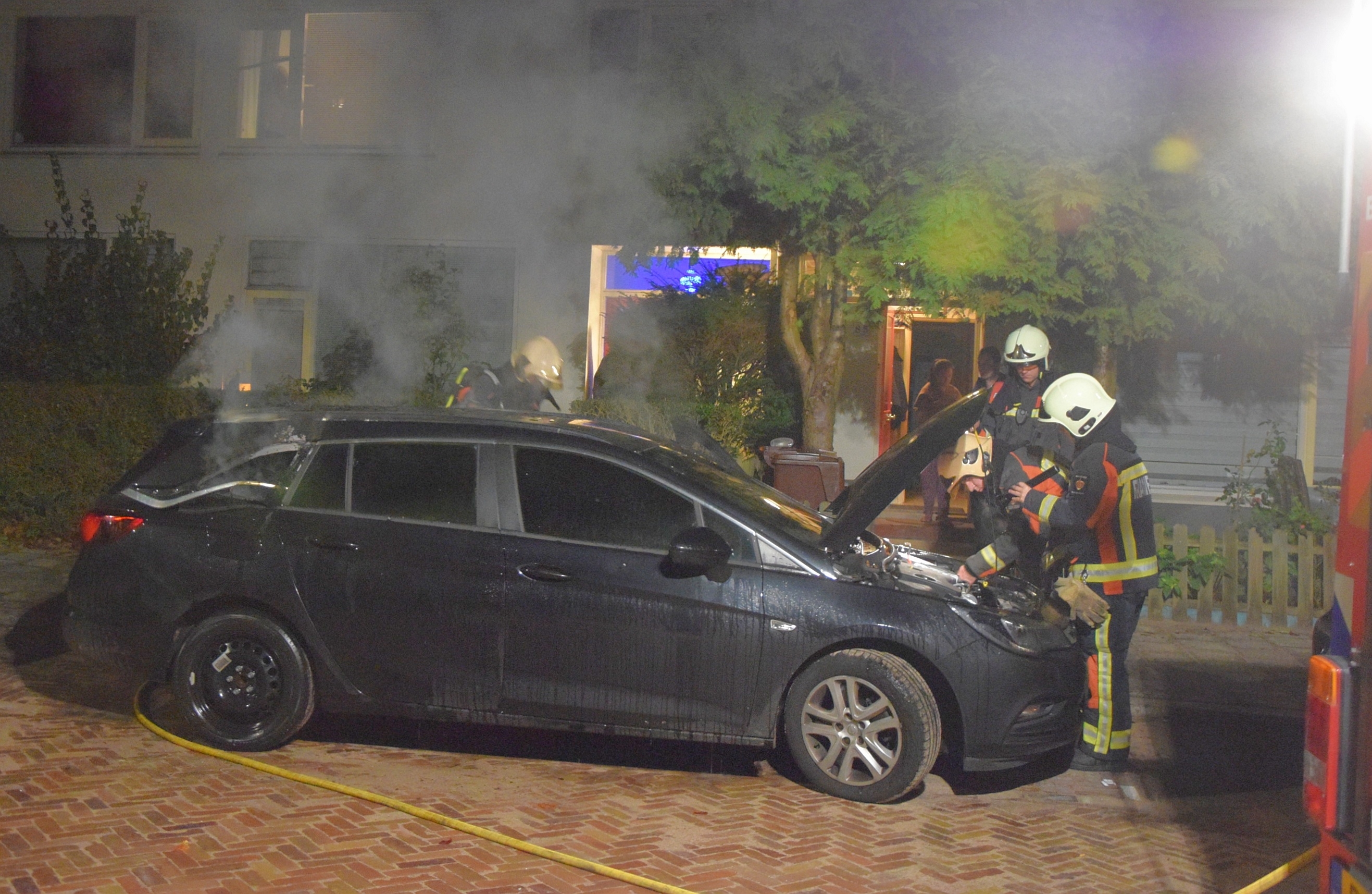 Wederom auto in de brand, Richard Holstraat in Leiden